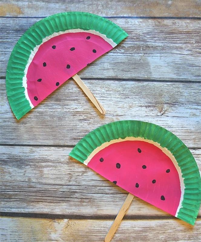 hur man gör en fläkt manuell aktivitet sommar vattenmelonmönster målad papperstallrik med glasspinne att hålla