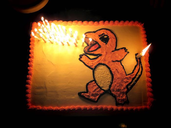 narodeninová torta, dekorácia pokemon dino, narodeninové sviečky, pokemon torta