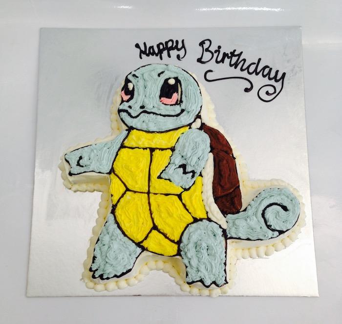 narodeniny pokémona, narodeninová torta, pokémonská korytnačka, plech na pečenie, žltý krém, čokoládová poleva