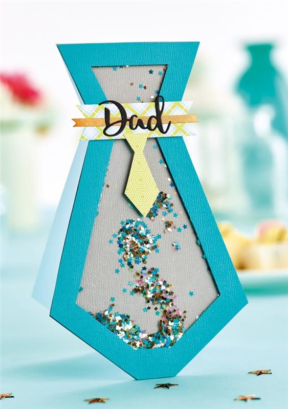 gör ett originalkort för pappa, blå pappersmall i form av en slips med glitter, DIY partykort