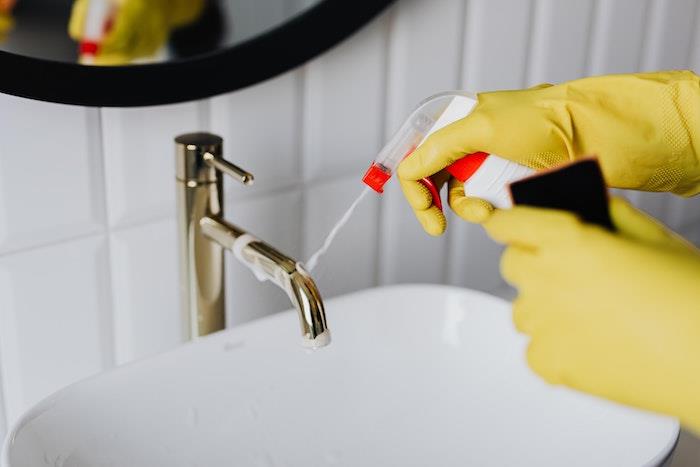 hur man rengör badrummet rengör kranen ordentligt