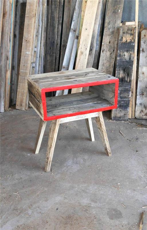vymaľujte paletovú drevenú skrinku, sivý drevený nočný stolík, maľovanú korálovo červenú, štyri nohy pre priemernú výšku