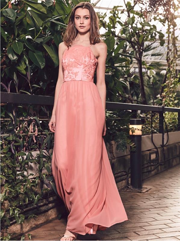 En lång brudklänning ecru bröllopsklänning vackra långa persika färg klänning idéer