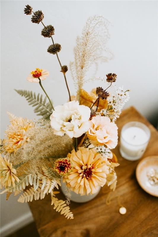 sammansättning torkade blommor soffbord dekoration bambu ljus keramisk skål dekorativa föremål vita vas torkade växter