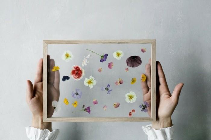 Regalini fai da te، composizione di fiori in una cornice di legno، idea regalo festa della mamma