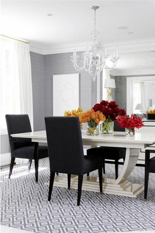 kompletná-jedáleň-čierne-stoličky-a-sivé-biele-kvety-na-stole