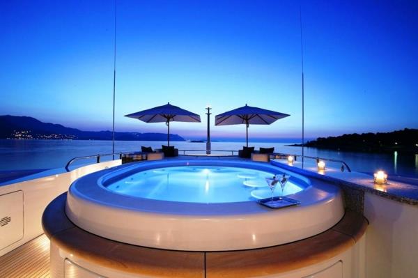 cool-yacht-pool