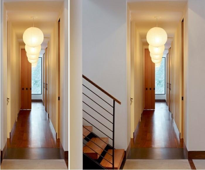 corridoio-pavimento-legno-colore-scuro-tappeto-grigio-lampade-soffitto-scale-collegamento