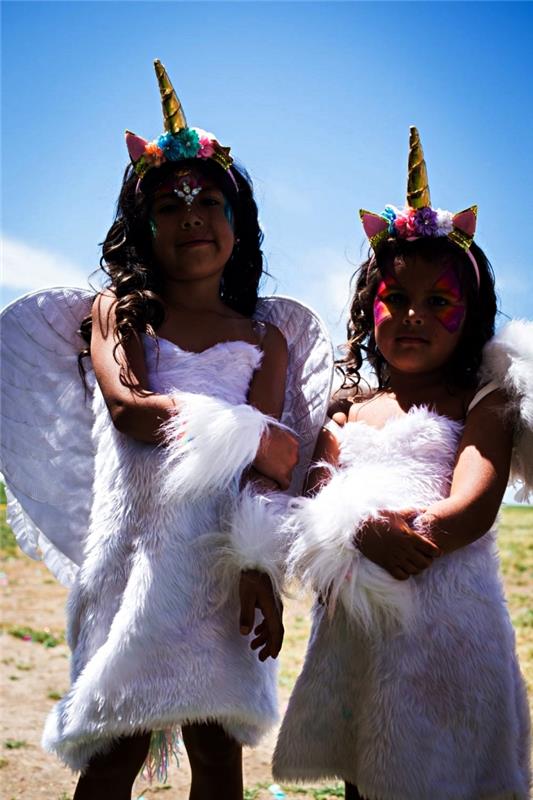 فكرة زي الفتاة يونيكورن مع فستان من الفرو وأجنحة الملاك وعقال وحيد القرن