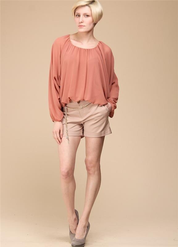 hur man klär sig, kort frisyr för kvinnor i blont färg, lös skjorta i orange nyans med grå skor