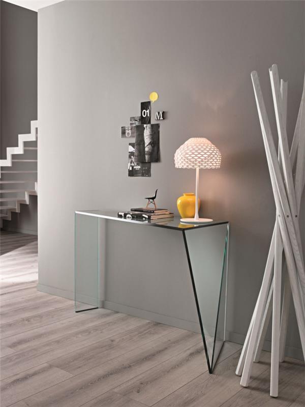akú farbu si vybrať pre moderný dizajn chodby, svetlošedú farbu na stenu s nábytkom z matného skla