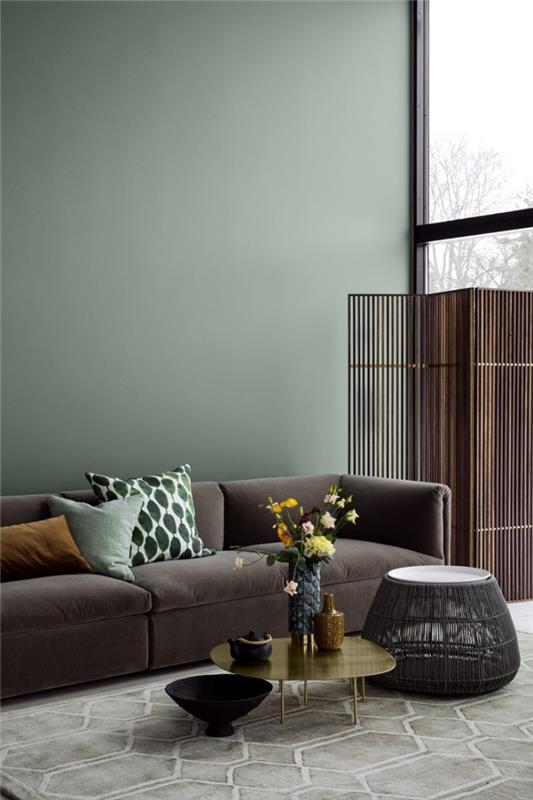 vojenská farba trendový interiérový dizajn farba na stenu zelená farba tmavohnedá sedačka