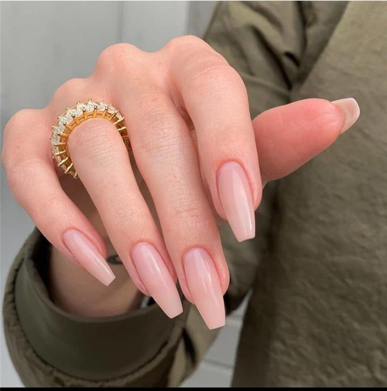färg nagelgelring guldform och längd naglar sommar basfärg nakenlack