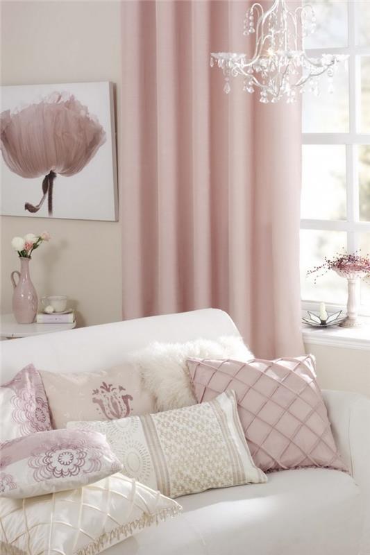 vitt vardagsrum med dekorativa föremål i pastellrosa, vit målning med pastellrosa blommedesign
