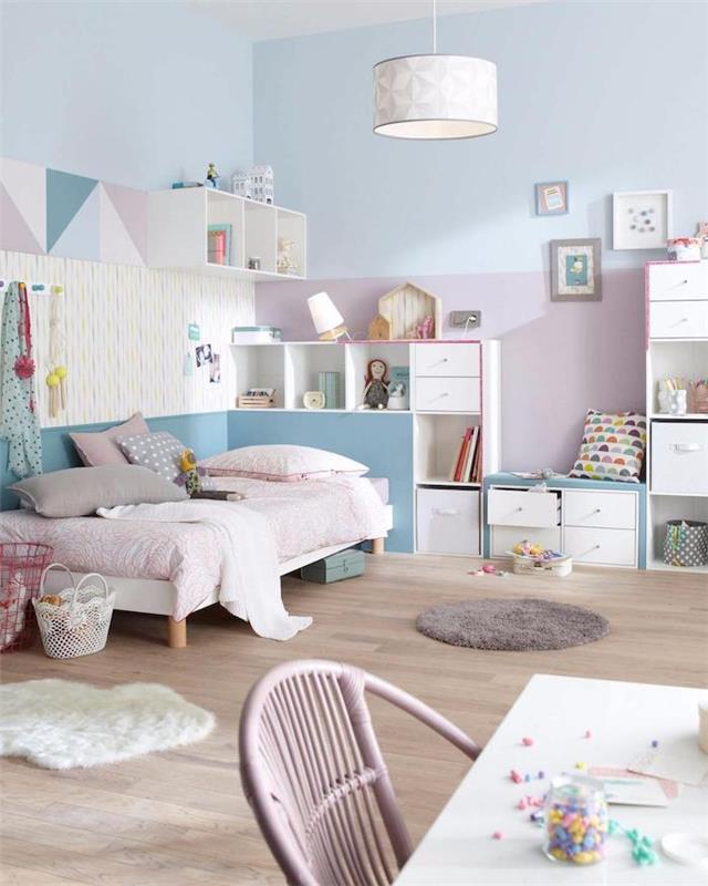 idé hur man ordnar barnets rum, rum med blå och pastellrosa väggar, vit belysning med origamidesign