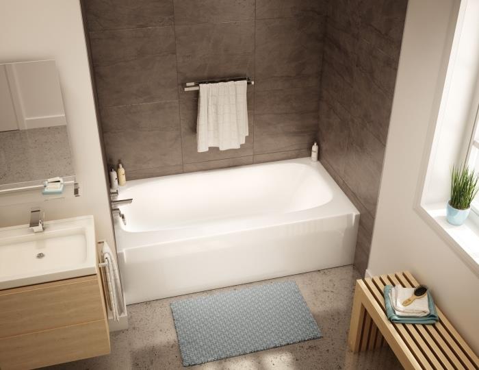 modell av litet badkar integrerat i ett badrum i neutrala färger och ljusa trämöbler med stor spegel