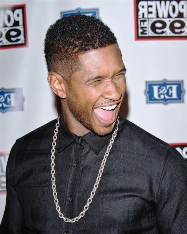 usher med kort afro frisyr foton krusigt hår klippt