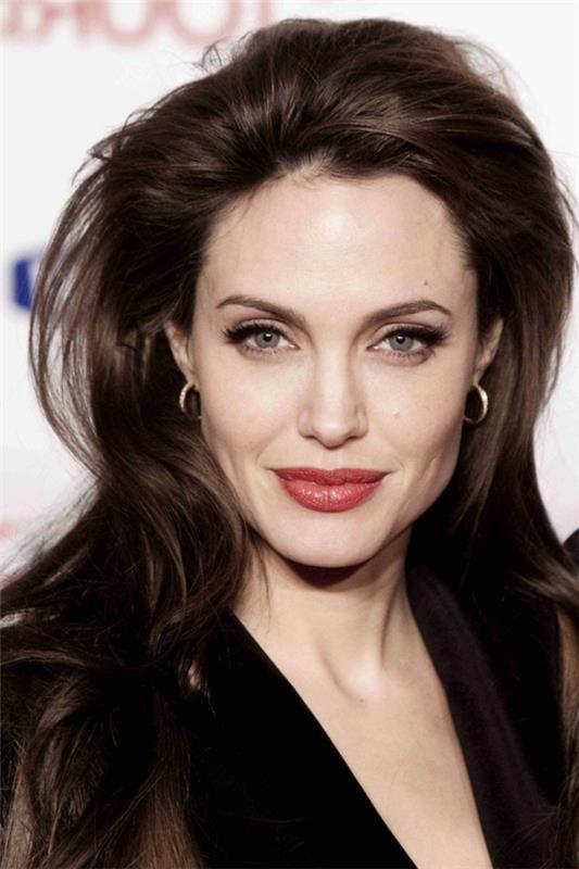 2014-2015-angelina-jolie-frisyr-kvinna