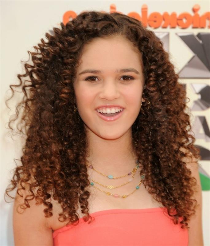 sa zúčastňuje 25. výročného udeľovania cien Nickelodeon Kids 'Choice Awards, ktoré sa konalo v Galen Center 31. marca 2012 v Los Angeles v Kalifornii.