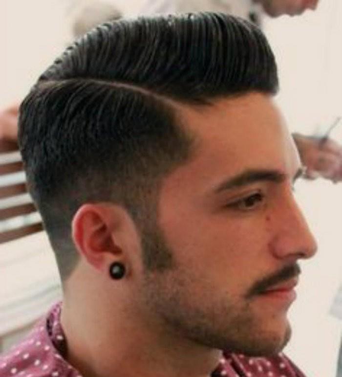 Hipster v štýle pompadour z 50. rokov