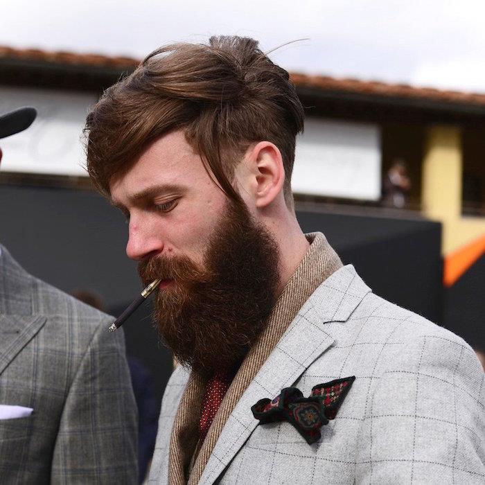 postupne degradovaný trendový mužský účes a hipsterská brada