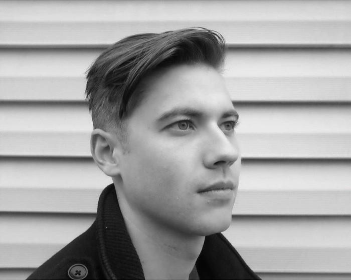 degraderad-man-cut-frisyr-på-kort-hår