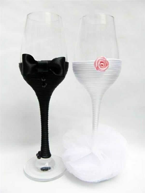 glas-av-champagne-lyx-drink-original-idé-fest-för-honom-och-hennes-bröllop