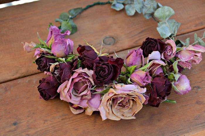 dekorativ blommekrans lätt att göra själv DIY huvudhårtillbehör för torkade rosor för kvinnor