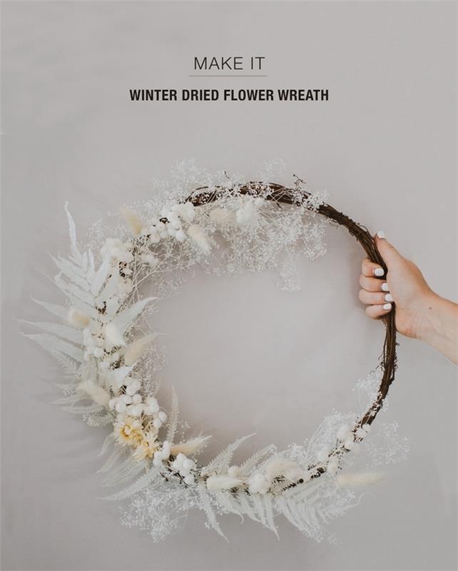 blomma krans vägg idé hur man gör en dekoration med torkade grenar lövverk vit färg snö effekt