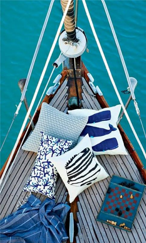 Dekoračné-vankúše-modro-biele-deko-morské-deko-mer-morské-štýl-čln
