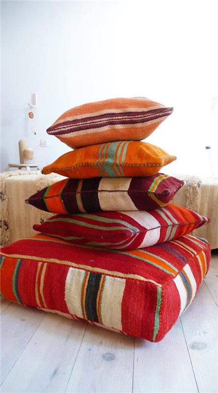 pestrofarebné-orientálne-kilim-design-podlahové vankúše