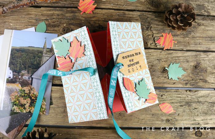 Vikalbum, gör dig till en liten bok som stängs med blått band, gör en anteckningsbok för scrapbooking, anteckningsbok, höstminnen