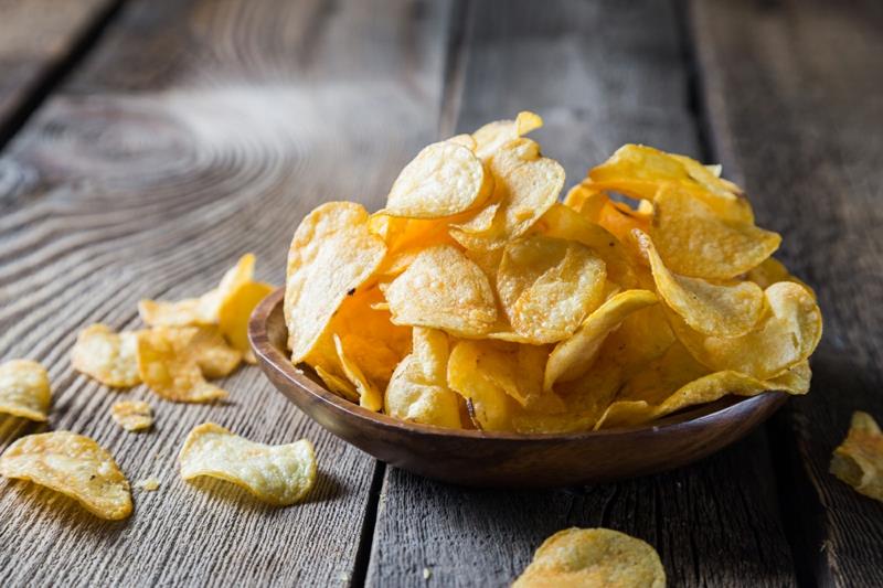 nattkrampkalv en skål med chips