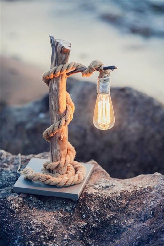 kreácia-v-dreve-pláva-prírodná-zaujímavá-lampa