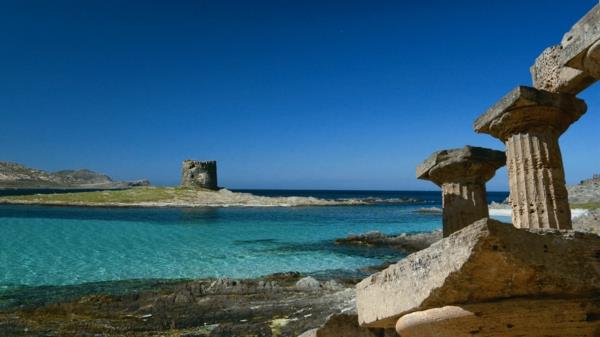 kryssningar-i-Medelhavet-utsikt-över-Sardinien