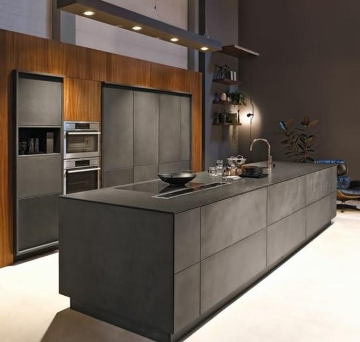 šedá-kuchyňa-antracitová-šedá-kuchynský nábytok-kombinuje-s-drevenou stenou-sivá-farba-ultramoderná-kuchyňa