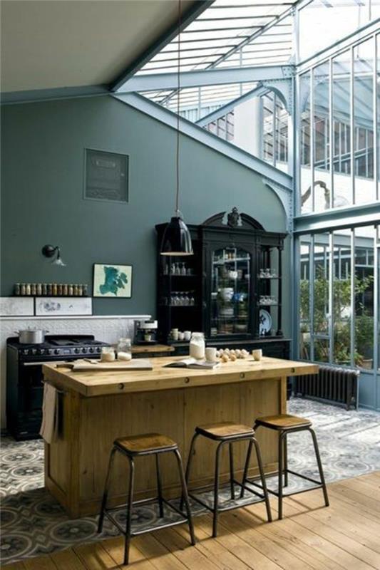 industri-kök-glas-interiör-billigt-på-taket-väggar-målade-i-mörkgrön