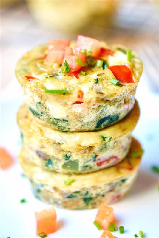 Recept na slané muffiny so zeleninou a vajíčkami, vyvážené jedlo pre zdravé týždenné menu