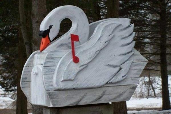 swan-deco-from-the-mailbox