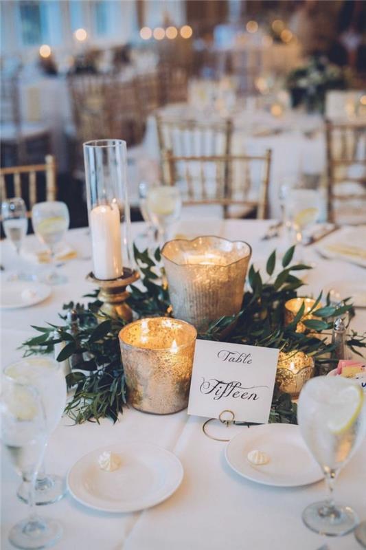 Original bordsdekorationsidé för landsbröllop, naturbröllop deco -ljus i gyllene ljusstakar