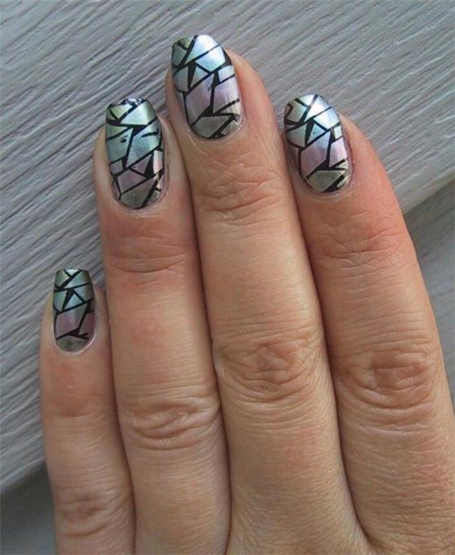 deco-nail-art-broken-glass-over-lak-čierna