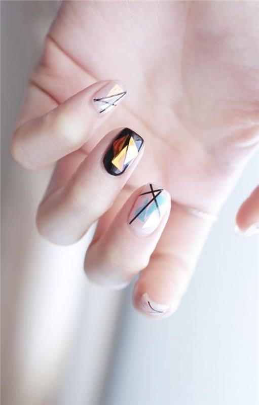 deco-nail-art-holografická-originálna-manikúra-s-listom-z-kovu-papiera