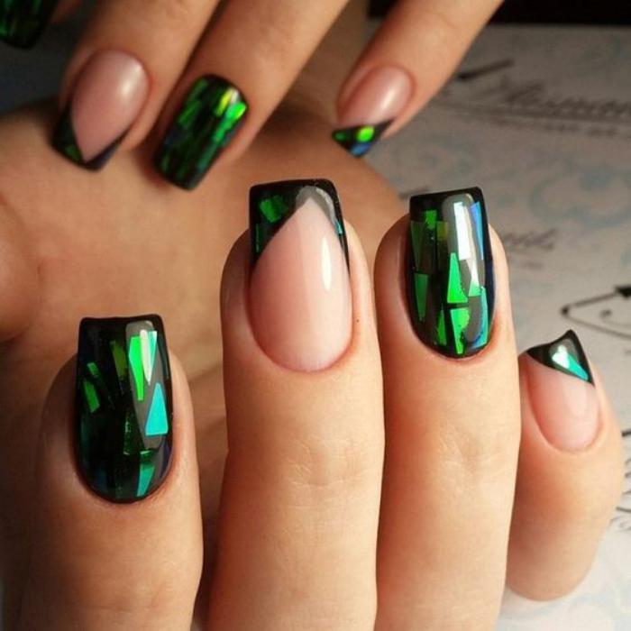 Deco-nail-art-pretty-francúzska-manikúra-s-holografickými fóliami