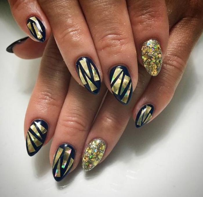 deco-nail-art-holografická-manikúra-špicaté-nechty