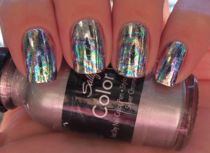 deco-nail-art-aká-farba-na-vaše-nechty-fólia-nail-art
