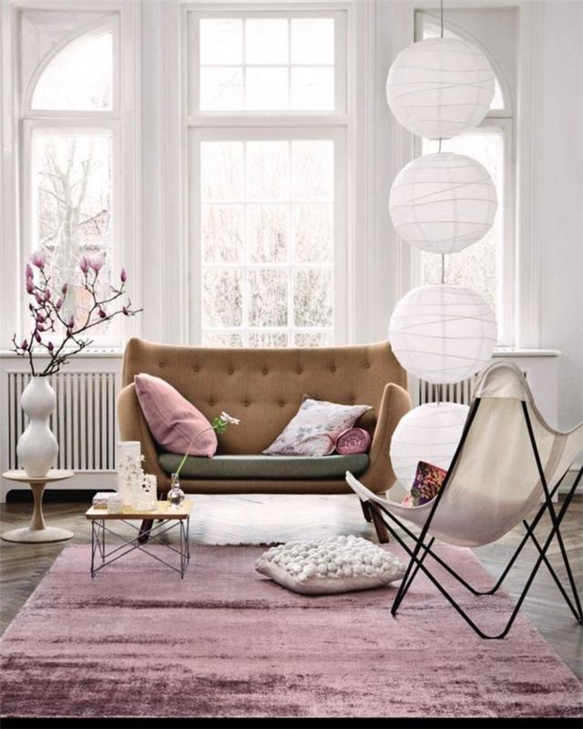 Deco-obývacia izba-vo-svetle-purpurovej-farbe-purpurovej-koberec