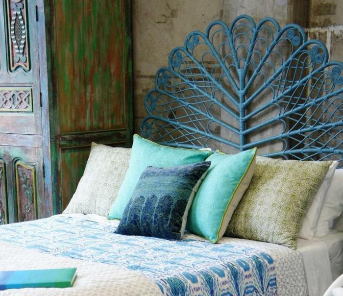 dekorácia-modrá-kačica-alebo-páv-deko-dospievajúca-spálňa-železo-pekná posteľ