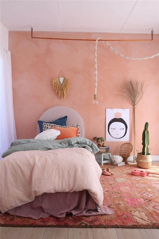 moderná boho výzdoba spálne trendová farba na stenu ružový odtieň macrame závesná na stenu nápad, ako skombinovať terakotovú farbu