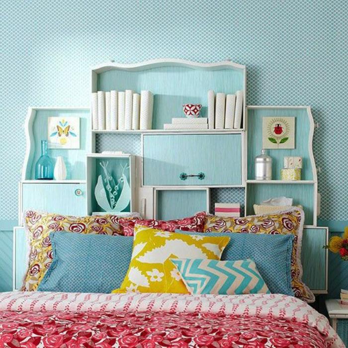 vägg-dekoration-idé-deco-tonåring-sovrum-blå-himmel-färgglada-sänglinne
