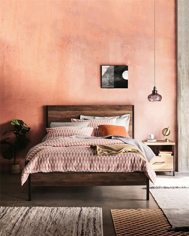 dekor malej spálne ružová stena čelo postele tmavá farba dreva farba pre dospelú spálňu terakotový kvetináč kryt slamy zelený spálňa rastlín